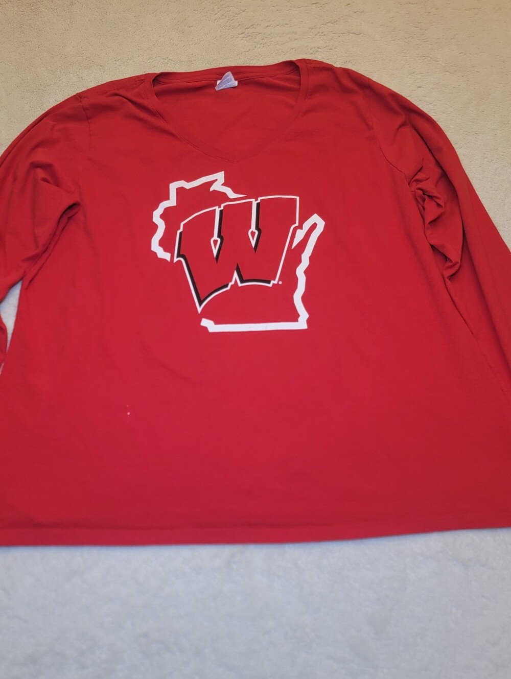 Port & Company Wisconsin Badgers Women's 3XL Long Sleeve V-Neck Shirt